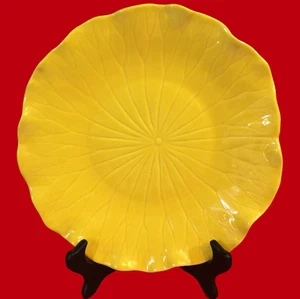 METLOX POPPYTRAIL LOTUS DINNER PLATE YELLOW 11" HAND-CRAFTED - Picture 1 of 5