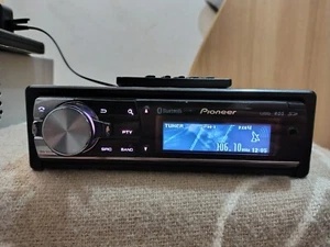 Estación multimedia móvil estéreo para automóvil Pioneer DEH 8400BT totalmente funcional en excelente estado - Imagen 1 de 24