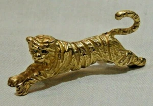14K Yellow Gold Leaping Tiger with Green Eyes Pin or Brooch - Picture 1 of 8