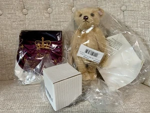 Steiff Queen Elizabeth II Teddybär limitierte Auflage 28 cm 664359 versiegelt 2013 - Bild 1 von 6
