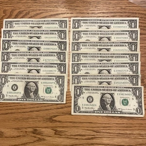 1999 Series E $1 One Dollar Bills Circulated. Lot 13. E55510037D - Picture 1 of 6