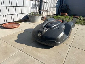 husqvarna automower 420, Mähroboter mit Ladestation sowie Garage und Zubehör - Bild 1 von 7