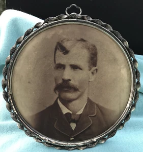 6 ” Fancy Oval Metal Picture Frame Twisted Edge Easel Back Young Man Mustache - Picture 1 of 7