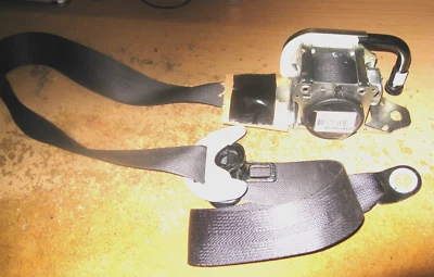 2012-19 TOYOTA  PRIUS C  SEAT BELT RETRACTOR BLACK 619164600H LEFT Driver's side Foto 1 de 4