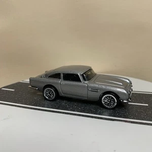 2014 Hot Wheels HW Workshop 1963 Aston Martin DB5 James Bond 007 Goldfinger w/LW - Picture 1 of 11