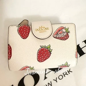 NWT Coach CAP01 Medium Corner Zip Wallet With Strawberry Print Gold/Chalk Multi - Picture 1 of 8