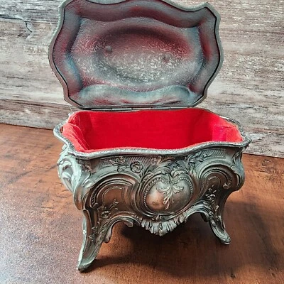 Antiguo joyero de plata ataúd con patas rojo  Foto 1 de 4