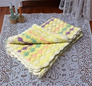 Handarbeit gehäkelt Afghan/Decke-Baby Kinderzimmer-29x39-Unisex-Pastell wunderschön - Bild 1 von 9