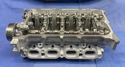 Toyota 1.8 2ZR-FXE Prius C-HR Hybrid 2016 - 2022 Cylinder head. Foto 1 de 4