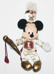 FIGURA DE PELUCHE MICKEY MOUSE 50 ANIVERSARIO 2005 ETIQUETA BANDERÍN LÍDER BANDA DE MARCHA - Imagen 1 de 2