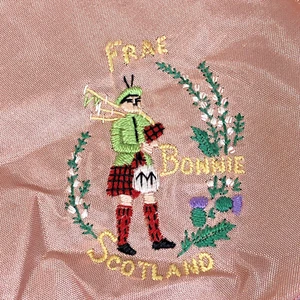 Souvenir Frae Bonnie Scotland Handkerchief, Bagpiper Pink Satin Scalloped Vtg - Picture 1 of 5