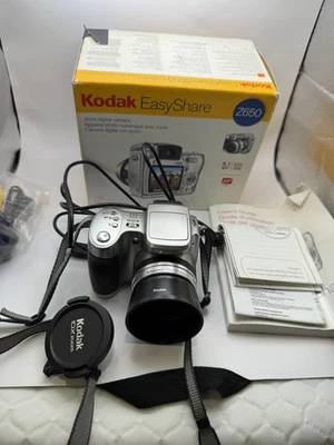 Kodak EasyShare Z650 Digital Camera 6.1 MP 10x Optical Zoom  & Cable - Image 1 of 3
