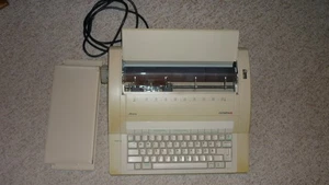 Elektronische Schreibmaschine Olympia - Monika , sehr gut erhalten - Bild 1 von 8