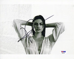PHOEBE TONKIN LOVELY MODEL & "VAMPIRE DIARIES" ACTRESS SIGNED SEXY PHOTO PSA - Picture 1 of 2