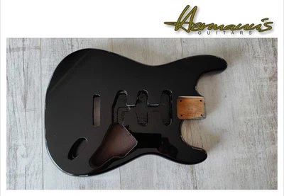 HERMANN´S Strat 3 tlg. Roasted Swamp Ash Body, Finish Black, Gewicht ca. 1,9 kg