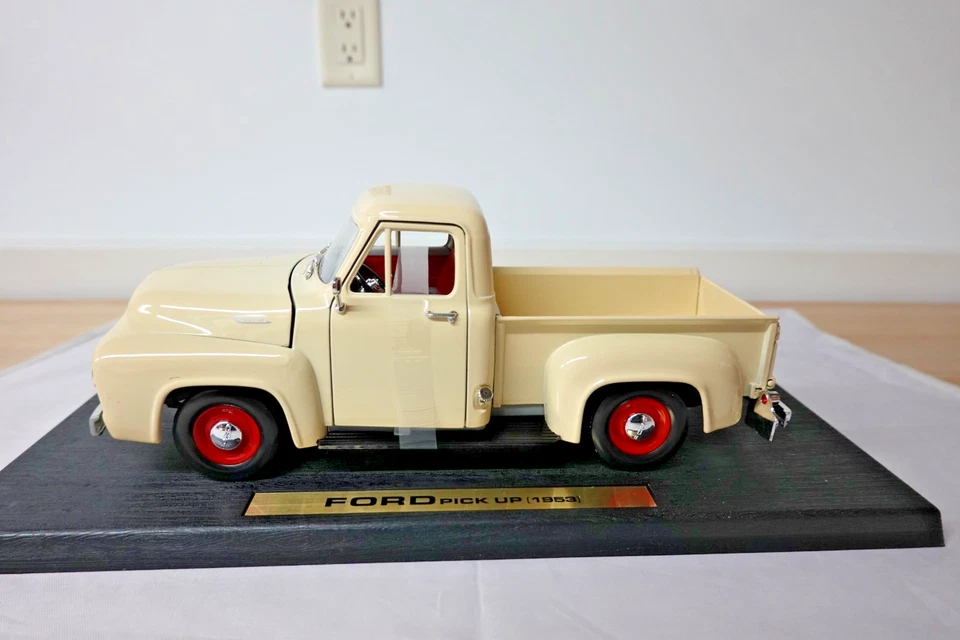 Camioneta Ford F100 1953 Yat Ming 92148 bronceada Trk Road Legends Collection escala 1:18 Foto 1 de 4