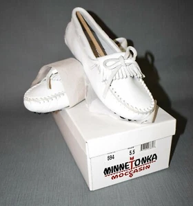 New MINNETONKA White Kilty Driver Moccasin Slip On ~ US Size 5.5 - Picture 1 of 4