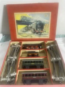 1960 GERMANY CLOCKWORK TRAIN SET COMPLETE IN BOX IN EXCELLENT PLUS CONDTION !! - Picture 1 of 15