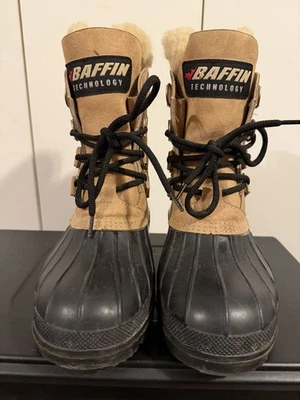 Botas de neve femininas Baffin tamanho 6 preto e bronzeado com cadarço à prova d'água - Imagem 1 de 4