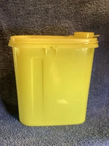 Vintage Yellow Tubberware Container Beverage Buddy Liquid Juice Dry Storage - Picture 1 of 9