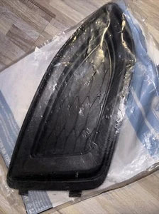 Ford OEM NOS FT4Z-17B814-AA RH Fog Light Trim Grille 2015-2018 Edge Titanium - Picture 1 of 3