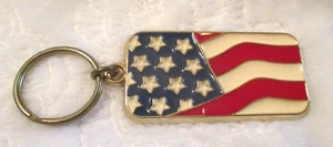 De colección ~ Llavero Bandera Americana ~ Tono Dorado y Esmalte ~ Años 80 - Imagen 1 de 9