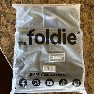 NEW The Foldie Travel Expandable Foldable Tote Bag Army Green Carry On 40L - Picture 1 of 3