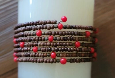 Pulsera Chico's Wrap Around con cuentas marrón/rojo OS USADA EN EXCELENTE ESTADO Foto 1 de 4