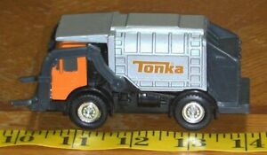 1/64 2012 Tonka Hasbro Funrise Front load Garbage Truck sanitation recycle