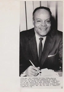 1962 Pressefoto Harvey Russell, Vizepräsident der Pepsi-Cola Company - Bild 1 von 2