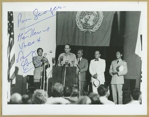 Terence Young (1915-1994) - James Bond director - Signed photo - Cannes 1982 - Picture 1 of 1
