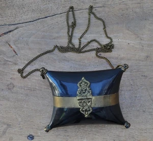Antiguo Bolso de Noche Cuerno y Latón Forma de Cojín en Cadena Larga Correa de Hombro - Imagen 1 de 4