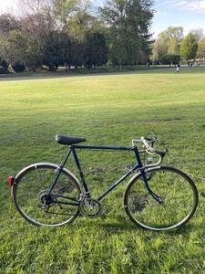 VINTAGE RALEIGH STRATOS ROAD BIKE XL SIZE 700C WHEELS AMAZINGCONDITION BARN FIND - Picture 1 of 24