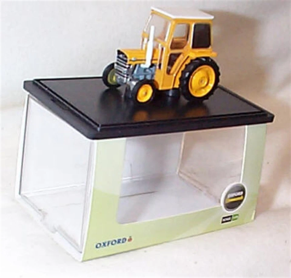 Tractor Oxford 76MF002 Massey Ferguson 135 en amarillo escala 1:76 nuevo en estuche Foto 1 de 1