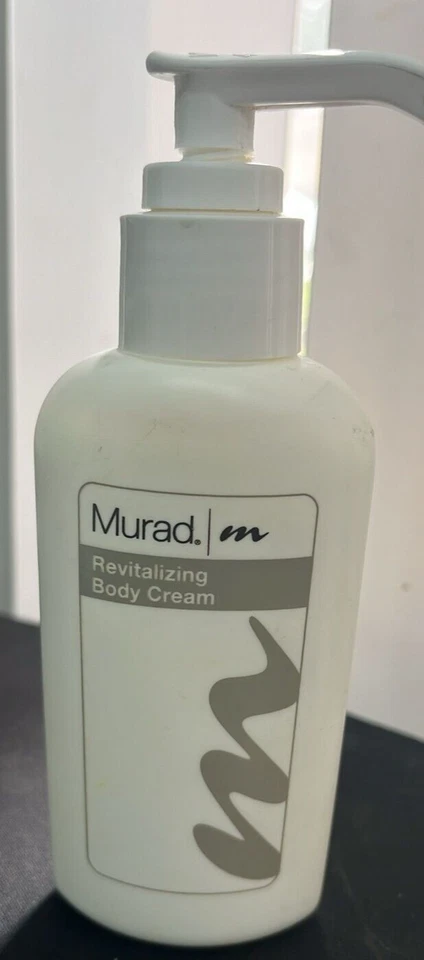 Crema corporal revitalizante Murad aplicar generosamente en manos y cuerpo 3,38 oz Foto 1 de 1
