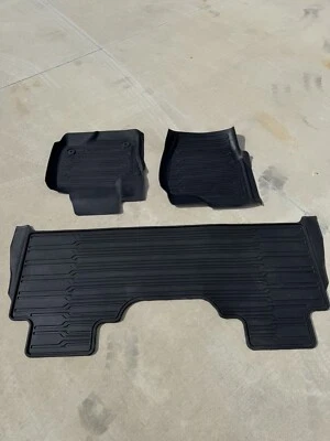 Tapetes de assoalho de borracha pretos OEM Ford 2017 - 2023 Ford F250 F350 Super Duty - Imagem 1 de 4