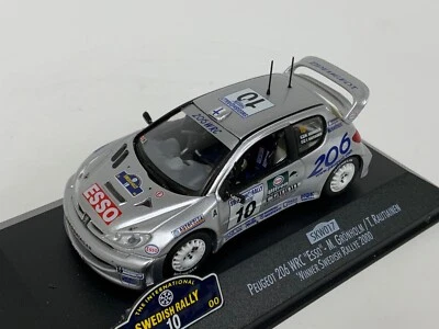 1/43 IXO Peugeot 206 Vincitore 2000 Svedese Rally Auto #10 M.Gronholm CS2114 - Immagine 1 di 4