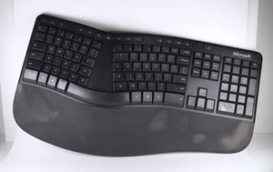 Microsoft Model 1878 Wired USB 2.0 Ergonomic Keyboard Black - Picture 1 of 4