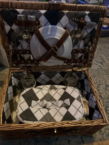 2 person wicker picnic basket Tartan - Picture 1 of 6