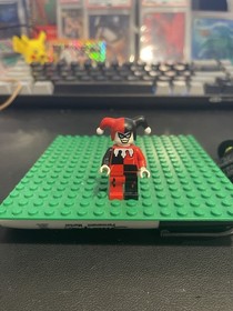 LEGO - Harley Quinn - Minifigure BATMAN 7886 - Hammer Truck - 2008 - Retired HTF