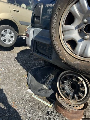 96-00 TOYOTA RAV4 BASE TRASERO Portón Borde Foto 1 de 3