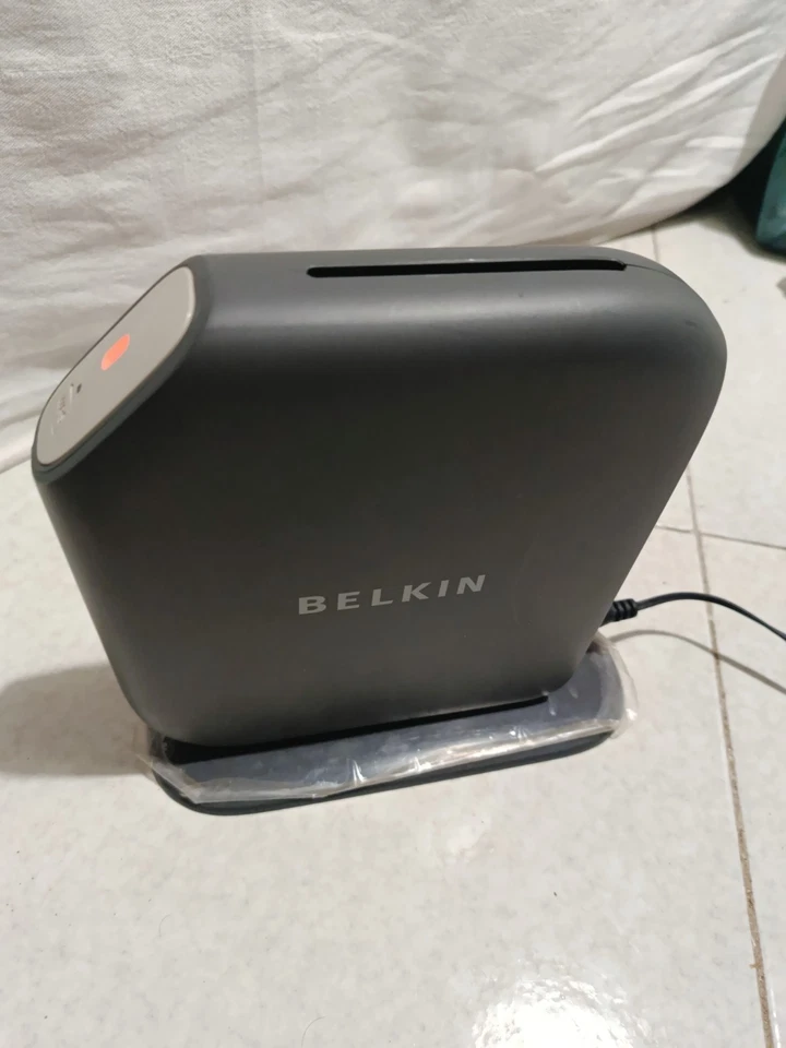 Belkin Surf F7D2401 V1 Wireless Modem Router - Immagine 1 di 4