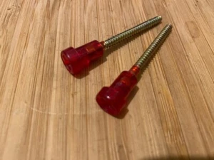 Neu 2x Fiat Alfa Ferrari Maserati Lancia Rücklicht Objektiv Schraube rot Kunststoff - 54 mm - Bild 1 von 2