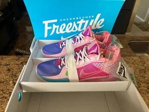 Nike Sabrina 2 x Doernbecher "Sophia" taglia 11 con uomo taglia 9,5 (IB6103-920) rosa - Foto 1 di 4