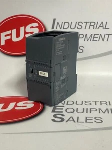 Siemens 6ES7222-1BH32-0XB0 Digital Output Module 6ES7 222-1BH32-0XB0 - Picture 1 of 2