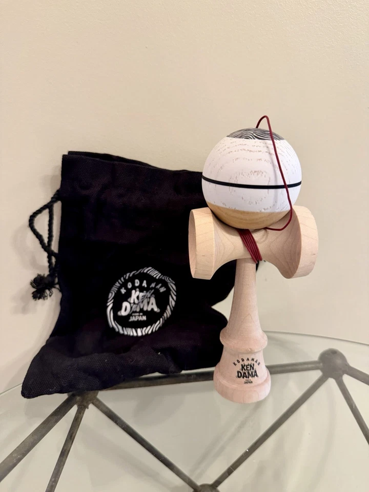 Kodaman Kendama usado hecho en Japón por Zoomadanke 7,5/10 con bolsa de tela Foto 1 de 4