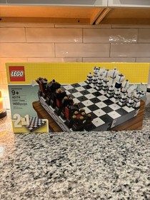 LEGO Miscellaneous: Lego Chess (40174) (box is damaged)