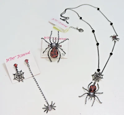 Conjunto de anillos collar pendientes telaraña gris perla rojo negro Betsey Johnson nuevo con etiquetas Foto 1 de 4