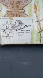 Vintage Kitchen Charm Gift Set with 2 Tea Towels Apron And Potholder NIB - Picture 1 of 4