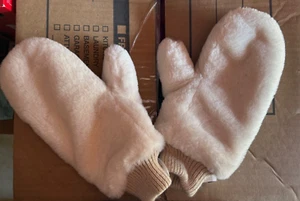 Abercrombie & Fitch Faux Fur Winter Gloves Women’s White - Picture 1 of 3